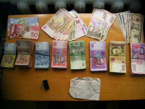 На Тернопільщині затримали двох юнаків, які викрали з церкви 40000грн.(ФОТО,ВІДЕО)